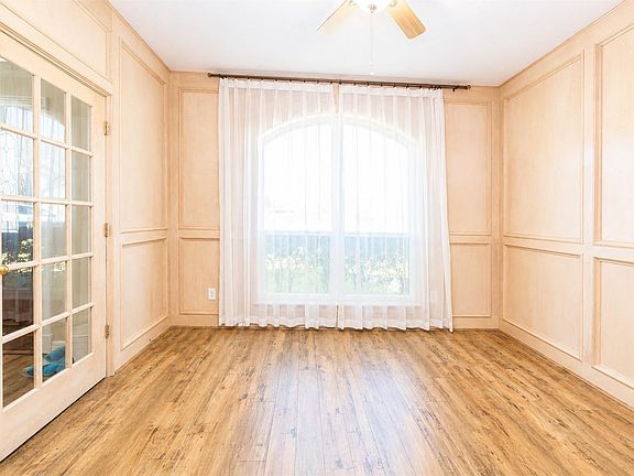 5th image of 1727 Park Forest Dr