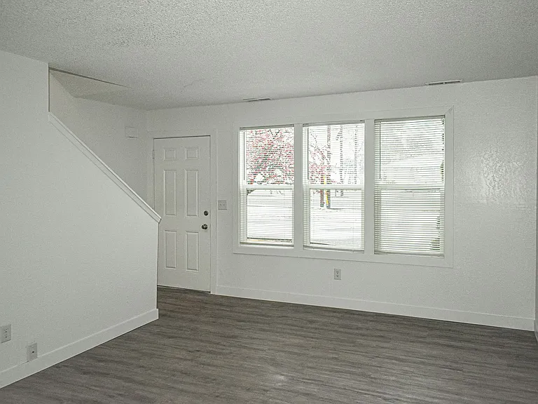 Tahoma Park Apartments — Photo 17