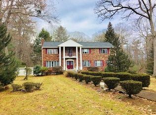 70 Bay Colony Dr, Westwood, MA 02090