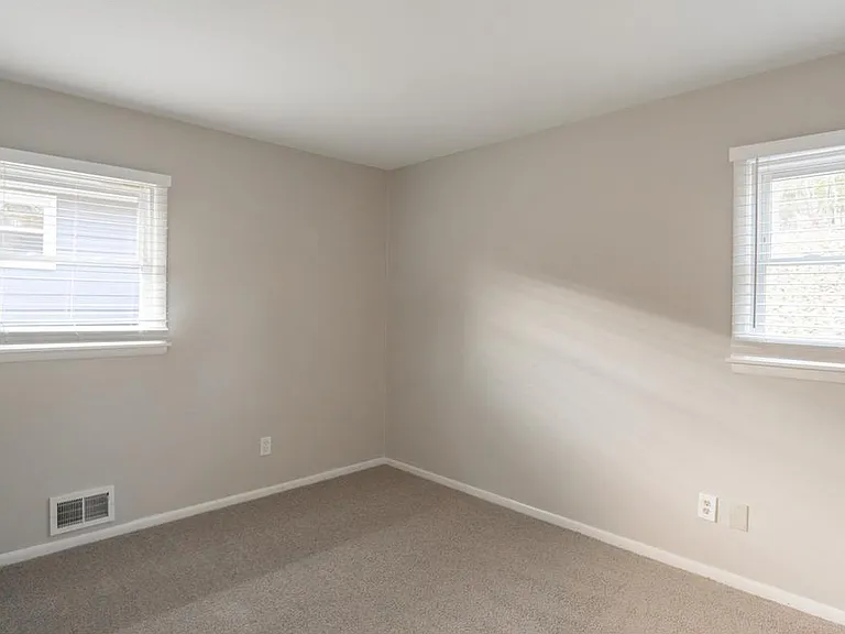6418 Knoll St N — Photo 14