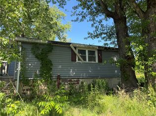 1585 Mercer Rd, Ellwood City, PA 16117
