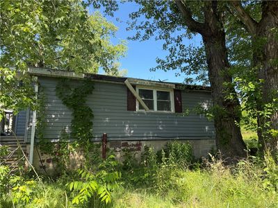 1585 Mercer Rd, Ellwood City, PA, 16117