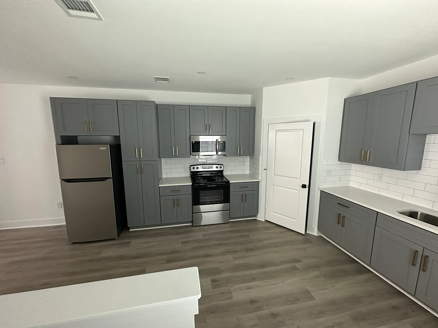 2 bed, 1300 sqft, $2,000 — Photo 4