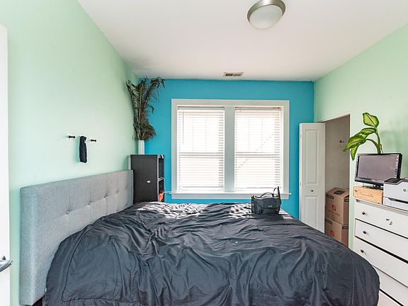 4th image of 4335 N Troy St #1A