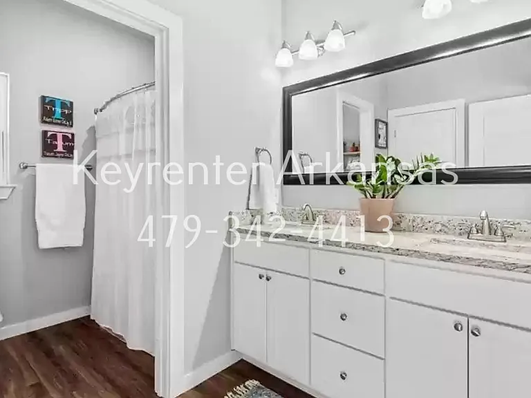 Come live in this brand new duplex in the heart of NWA — Photo 19