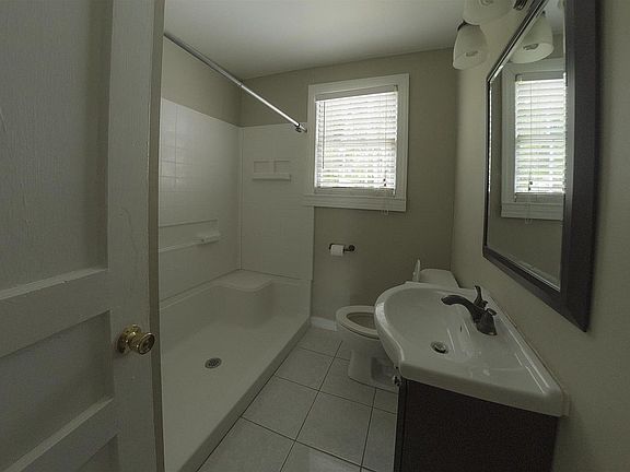3rd image of 2606 Crump Dr