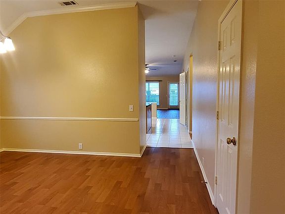 2nd image of 2825 Dunbar Dr