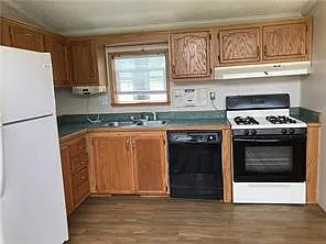 198 Wilson Ln — Photo 2