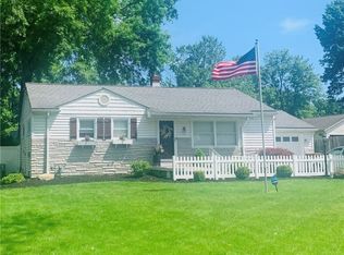 136 Island Dr, Poland, OH
