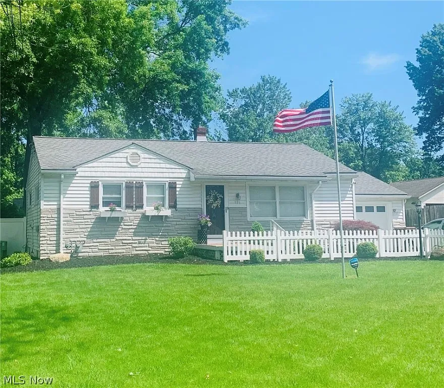 136 Island Dr photo 1