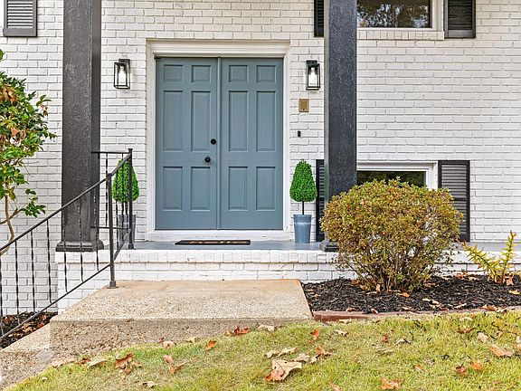 3rd image of 3301 Berkley Dr