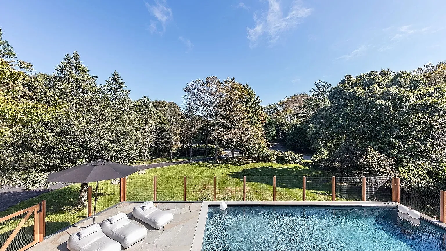 Spacious Montauk Home with Private Pool, Eclectic Design — Photo 3