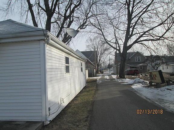 4th image of 152 E Center St
