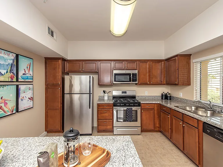 Vineyards at Palm Desert Apartment Homes — Photo 21