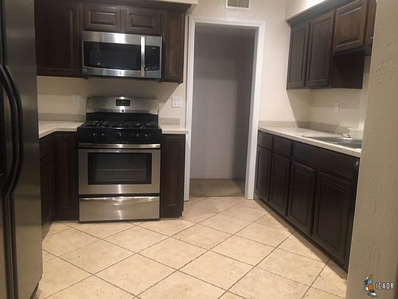5th image of 1590 W Hamilton Ave
