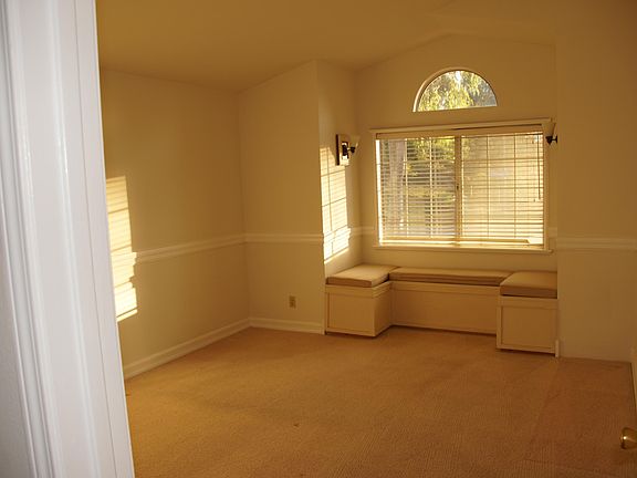4th image of 2438 Aztec Ave