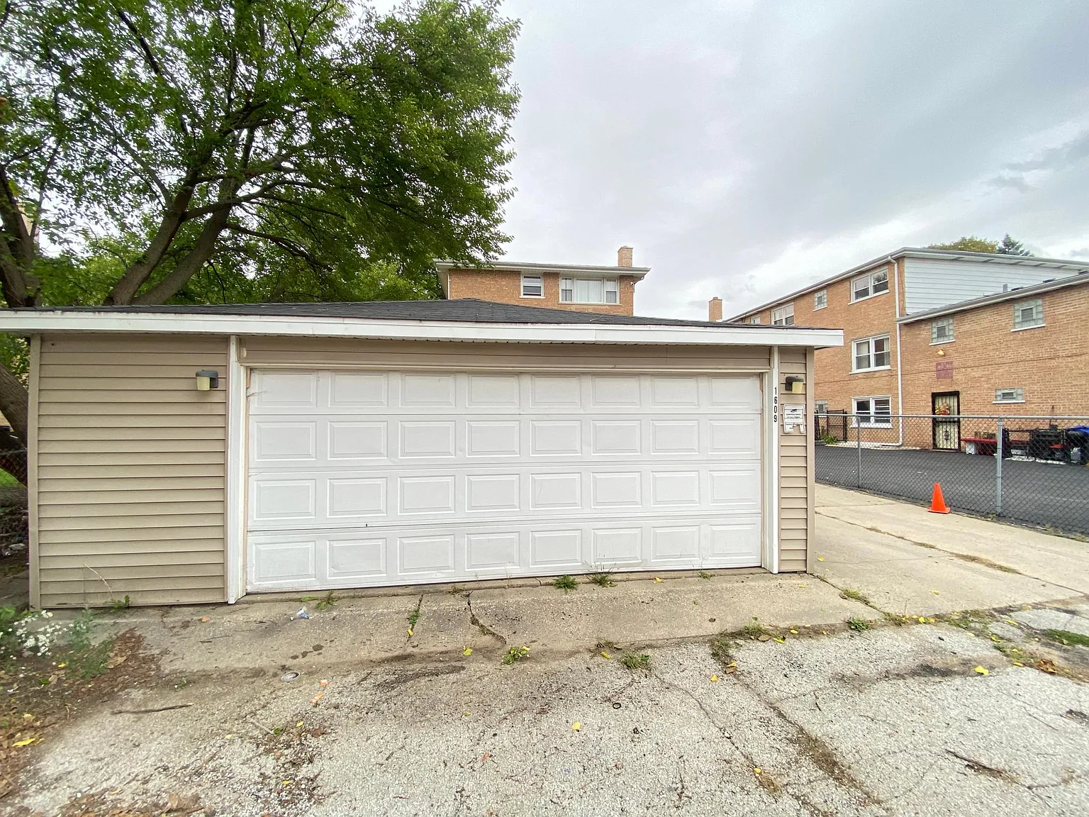3 bed, 1300 sqft, $1,900 — Photo 4