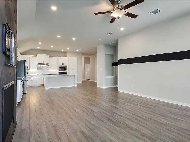 4318 Frankfurt Ln — Photo 8