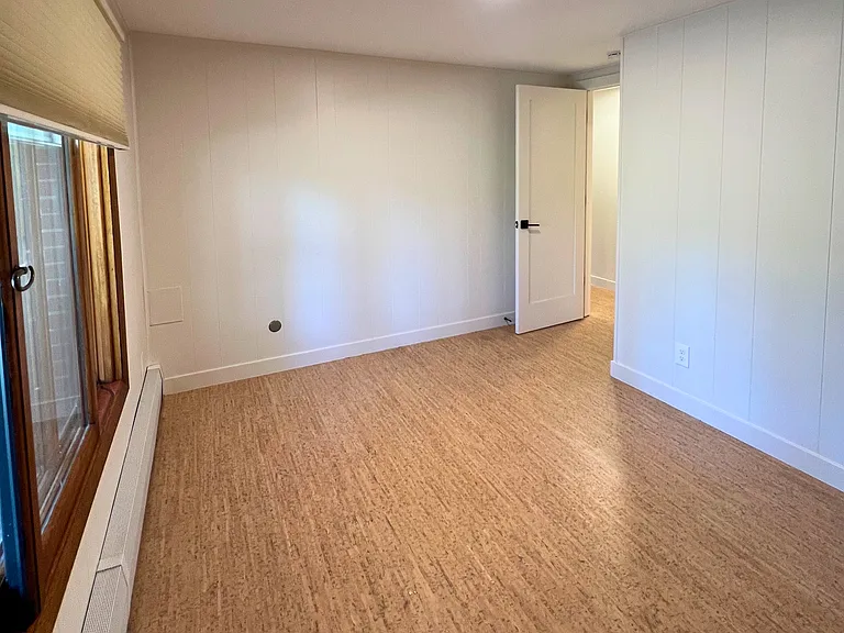 198 Kelly Rd E — Photo 18