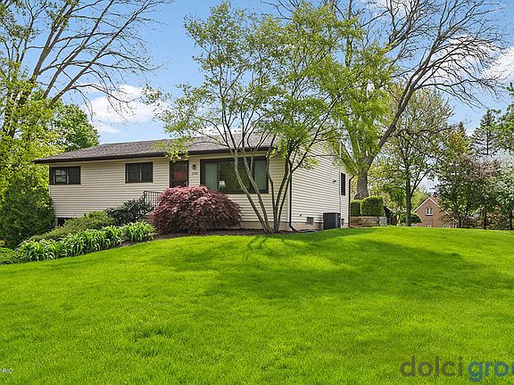 3rd image of 2748 Woodpath Dr NW