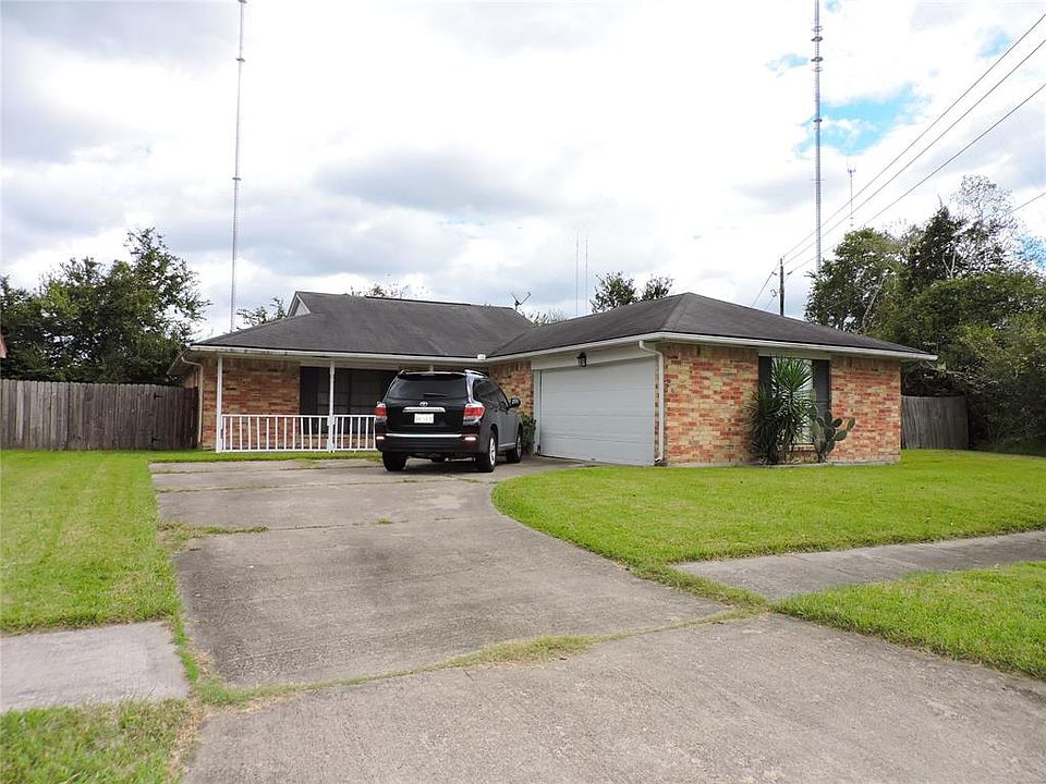 1st image of 17411 Edgehaven Dr