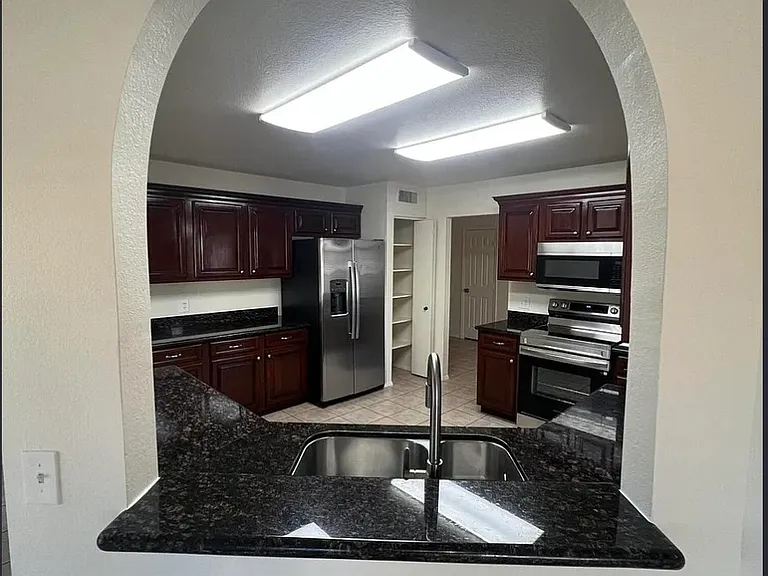 1321 E Morrow Dr — Photo 14