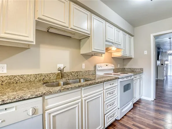 376 Merrimac Trl APT 223, Williamsburg, VA 23185