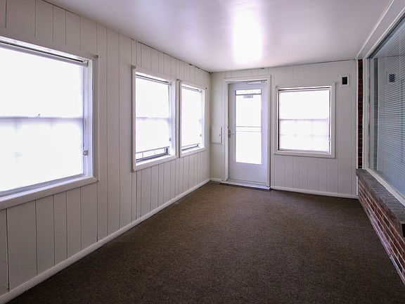 5th image of 1721 S Knoxville Ave