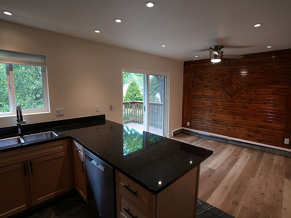 3rd image of 625 Davis Dr APT 4