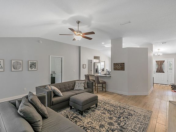 4th image of 2416 Hibiscus Ave