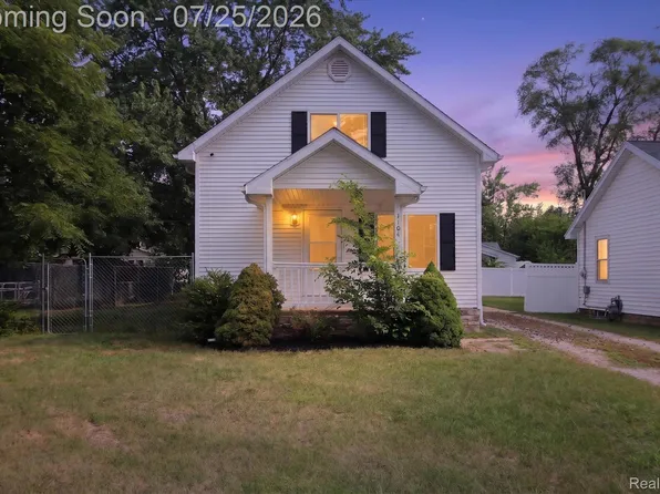 1104 Pennsylvania Ave, Mount Pleasant, MI 48858