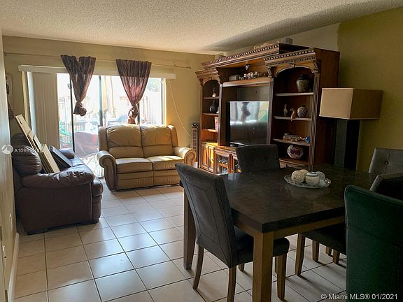 4th image of 321 Palm Cir E #321