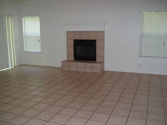 2nd image of 406B Capitol Dr