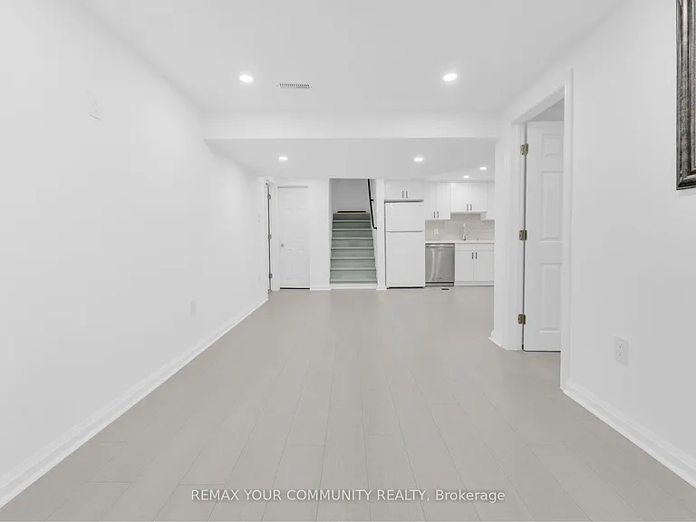 39 Veerland Dr #BASEMENT — Photo 11