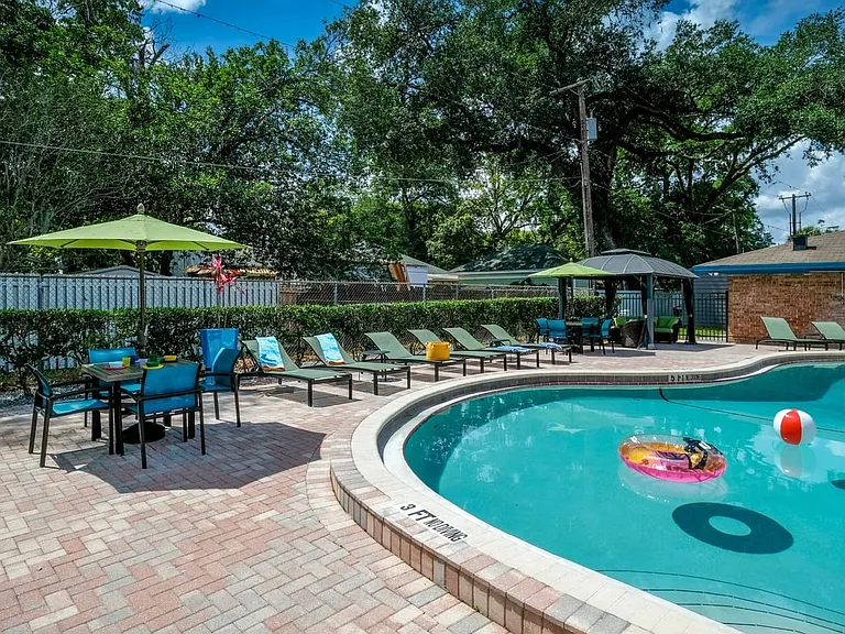 Watermarc Apartments - Swimming Pool