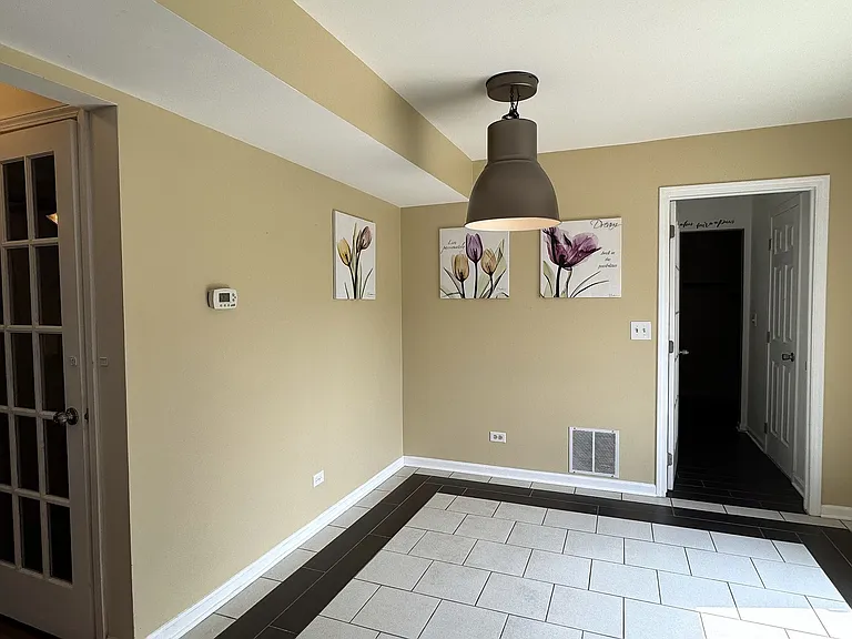 1142 Greensfield Dr — Photo 7
