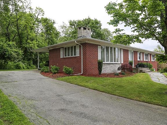 3rd image of 8 Hawkins Blvd