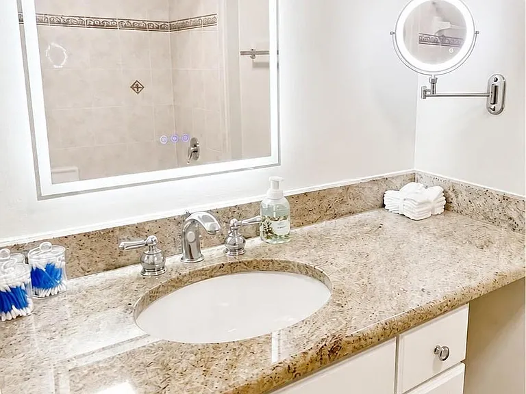 Updated Bath with new LED lighting