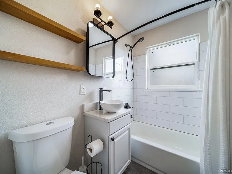 2395 S Irving St — Photo 22