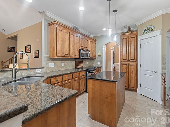 2nd image of 138 Fox Hunt Dr