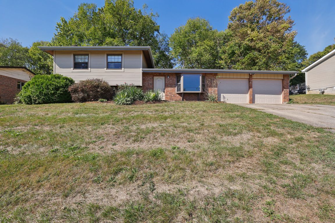 Leslie Dr-S0210-001.jpg