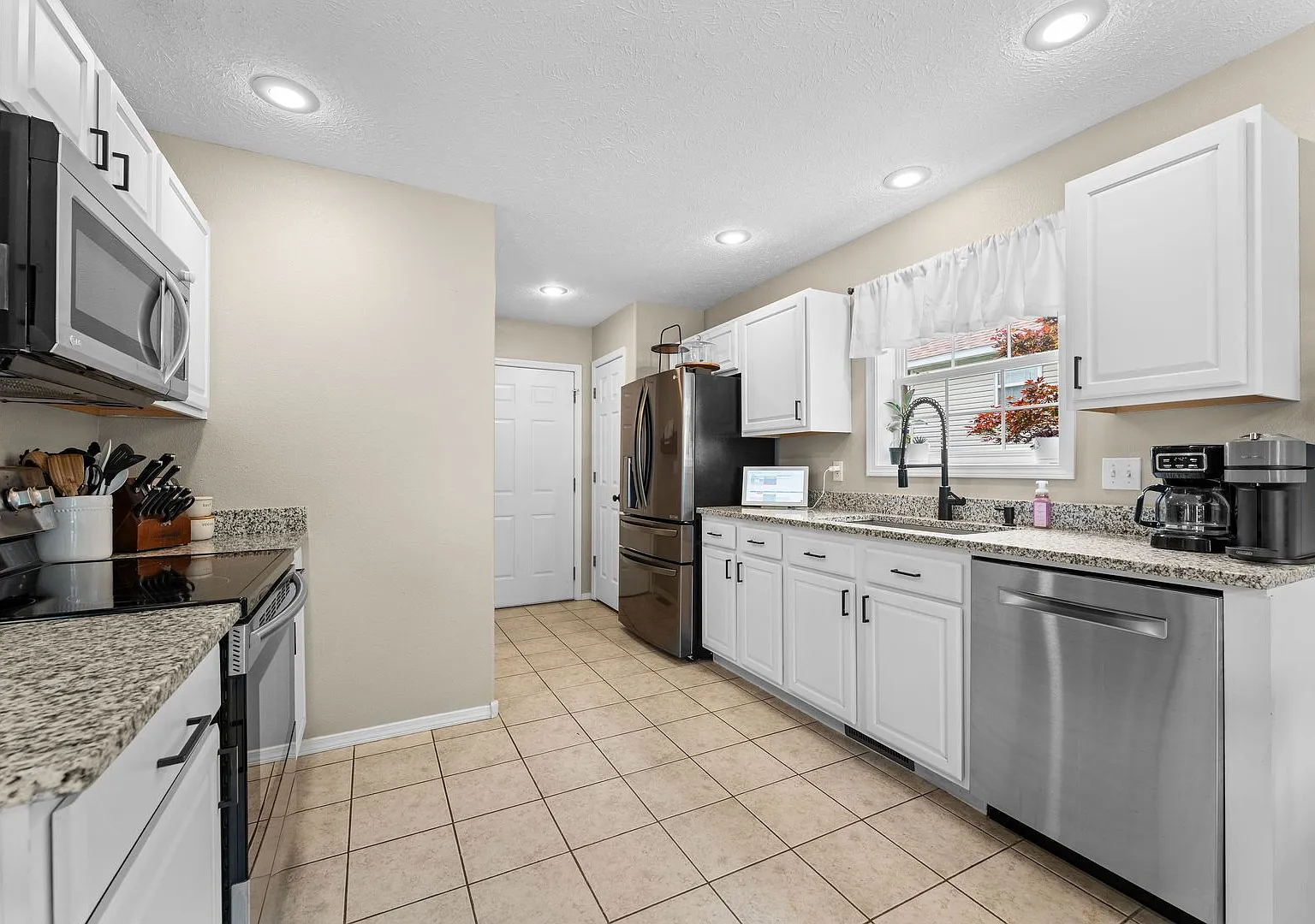 Beautifully Updated 3-Bedroom Home with 2 Baths 2 Car Garage with fenced yard — Photo 1