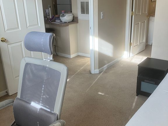 2nd image of 1903 N Lincoln Ave APT 117