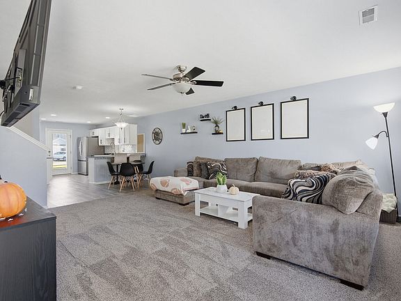 4th image of 13955 Paramount Way