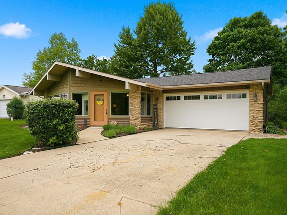 3rd image of 17321 Lee Ln