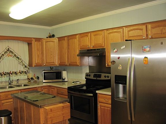 3rd image of 753 Hart Dr