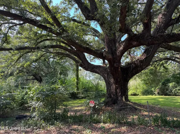 5010 15th St, Gulfport, MS 39501