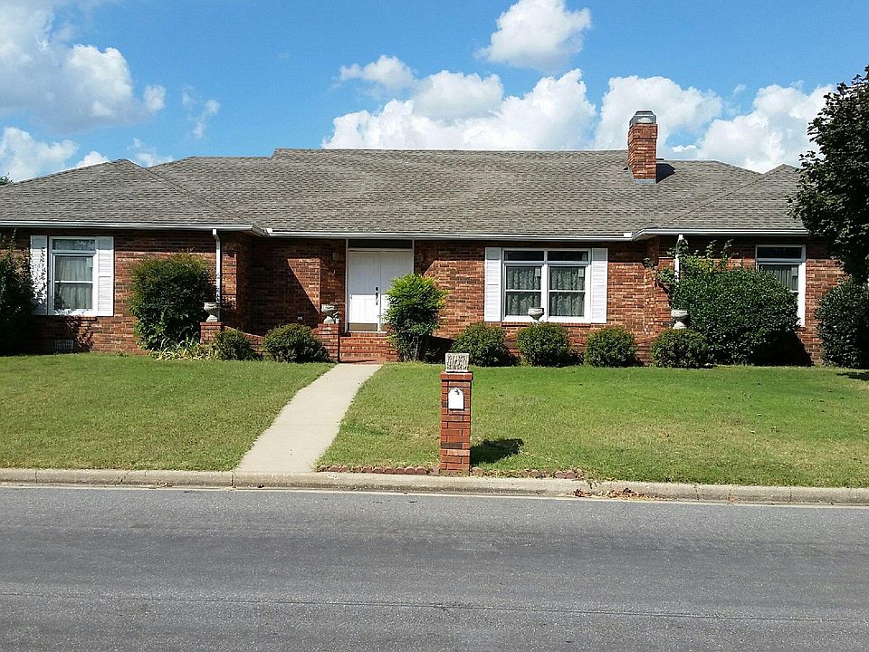 2nd image of 2921 Matthews Dr