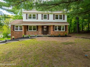 2288 Pinehaven Dr, Niskayuna, NY 12309