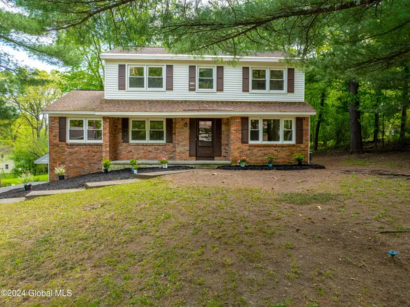 2288 Pinehaven Drive, Niskayuna, NY 12309